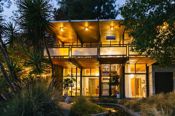 This Stunning Midcentury Post-and-Beam Honors Its Extraordinary History